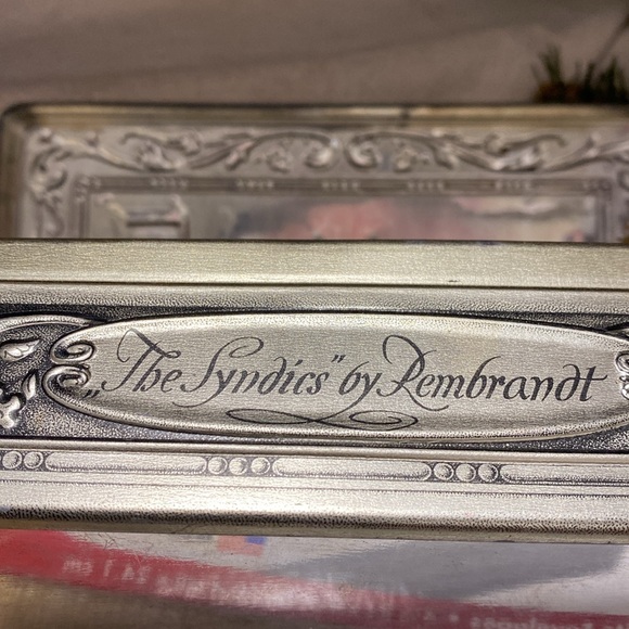 Elegant Silver Decorative Plaque - Picture 4 of 4